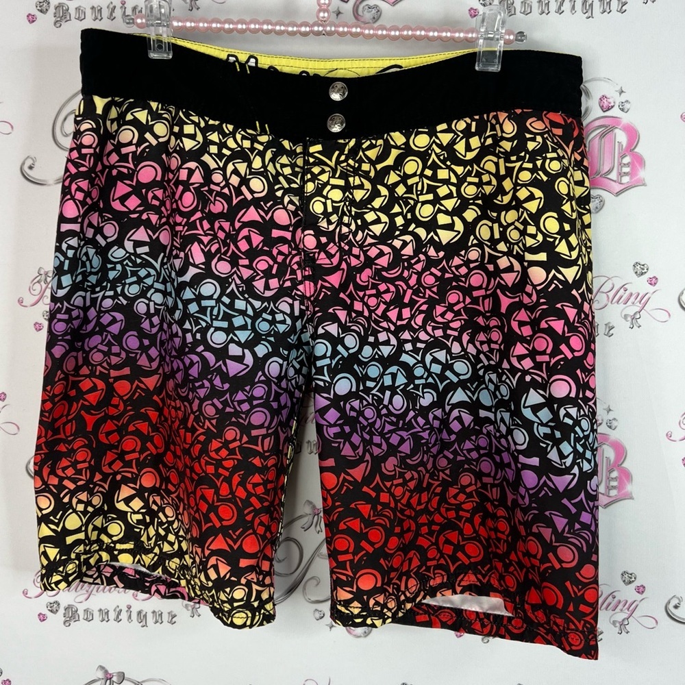 Maui and Sons shorts board swim trunks Red and Black Patterned Men's Shorts